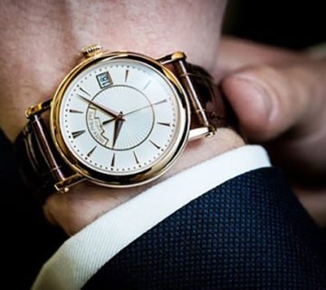 دلیل اصلی بستن ساعت به دست چپ -بستن ساعت به دست چپ نه فقط یک عادت است، بلکه انتخابی هوشمندانه برای حفاظت، راحتی و طول عمر ساعت است. با ما در بازار ساعت همراه باشید ☎️09302102005