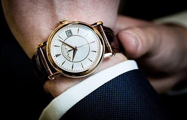 دلیل اصلی بستن ساعت به دست چپ -بستن ساعت به دست چپ نه فقط یک عادت است، بلکه انتخابی هوشمندانه برای حفاظت، راحتی و طول عمر ساعت است. با ما در بازار ساعت همراه باشید ☎️09302102005
